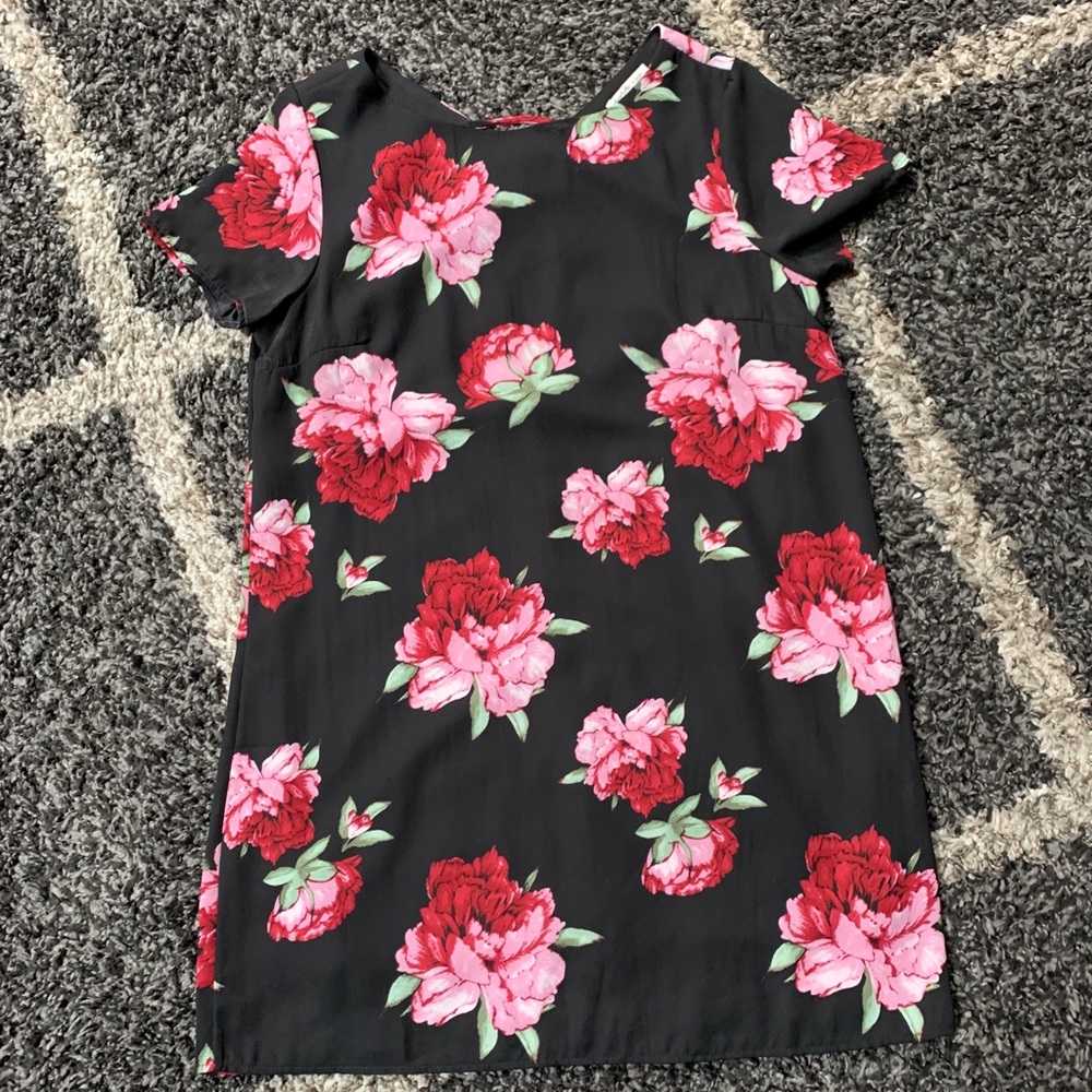 Never worn short sleeve flowered dress.
